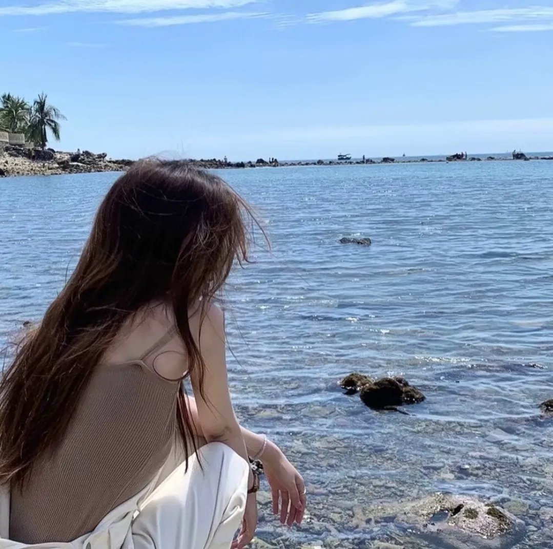 他的模样